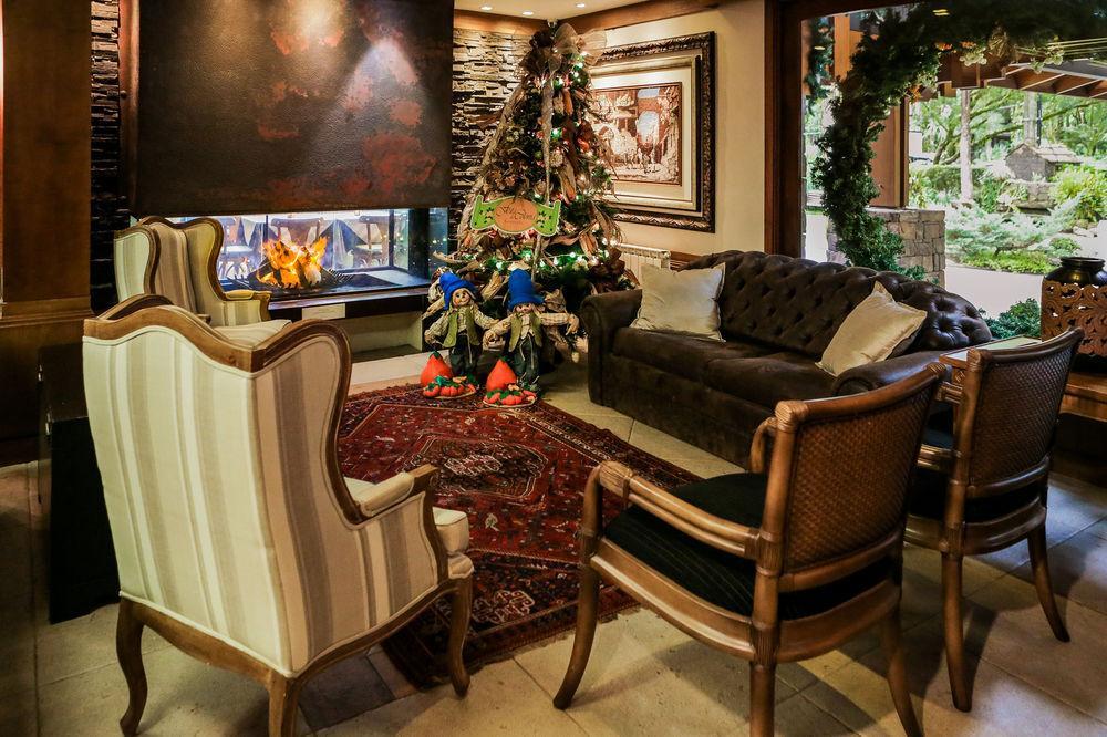 Bavaria Sport Hotel Грамаду Екстериор снимка The interior of the home of the late Michael Jackson